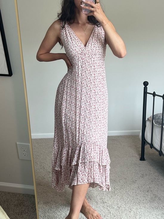 Romeo & Juliet Couture Dresses & Skirts - Floral Pink V‑Neck Ruffle Midi Dress